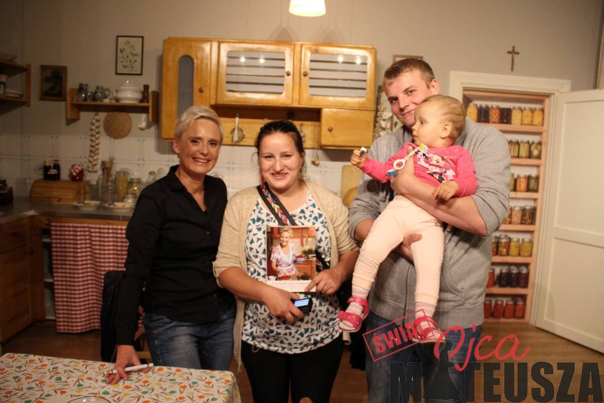 Kinga Preis na wystawie Świat Ojca Mateusza