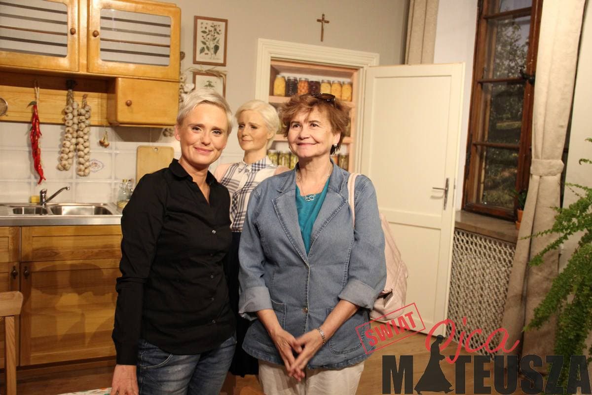 Kinga Preis na wystawie Świat Ojca Mateusza