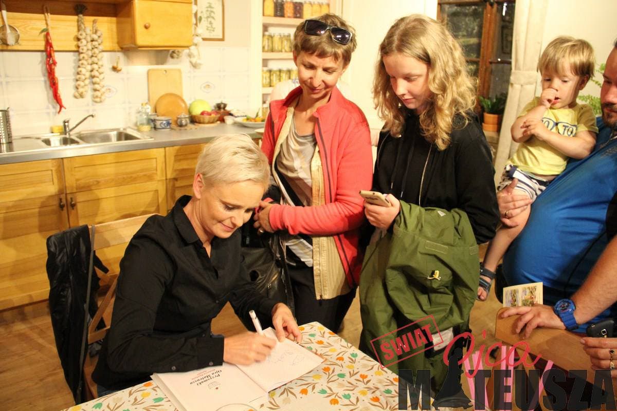 Kinga Preis na wystawie Świat Ojca Mateusza